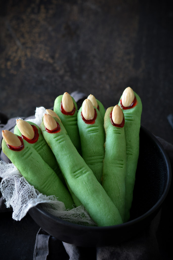 easiest way to make tasty eerie witch fingers