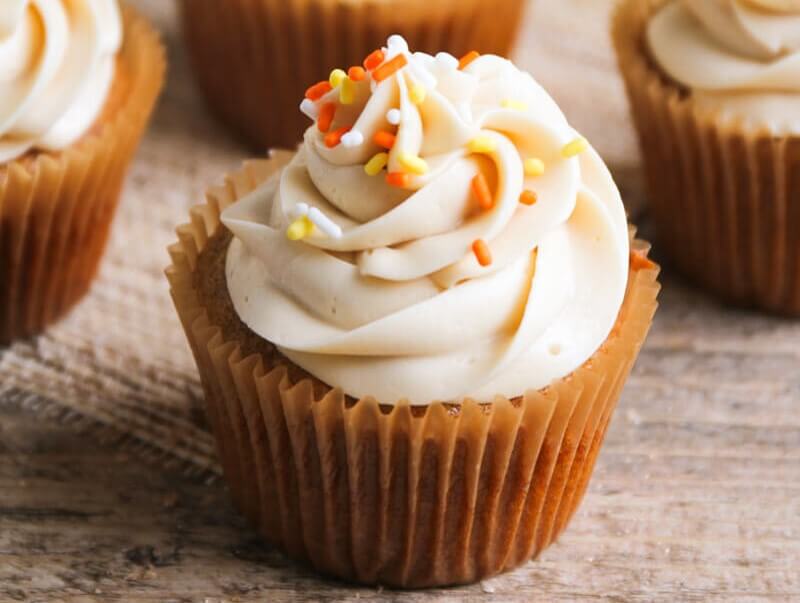 easiest way to make yummy cheat pumpkin spice cupcakes