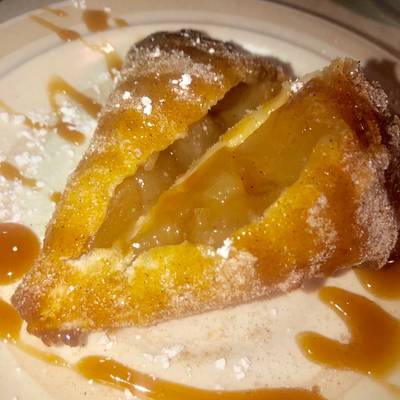 how to make delicious caramel apple pie samosas