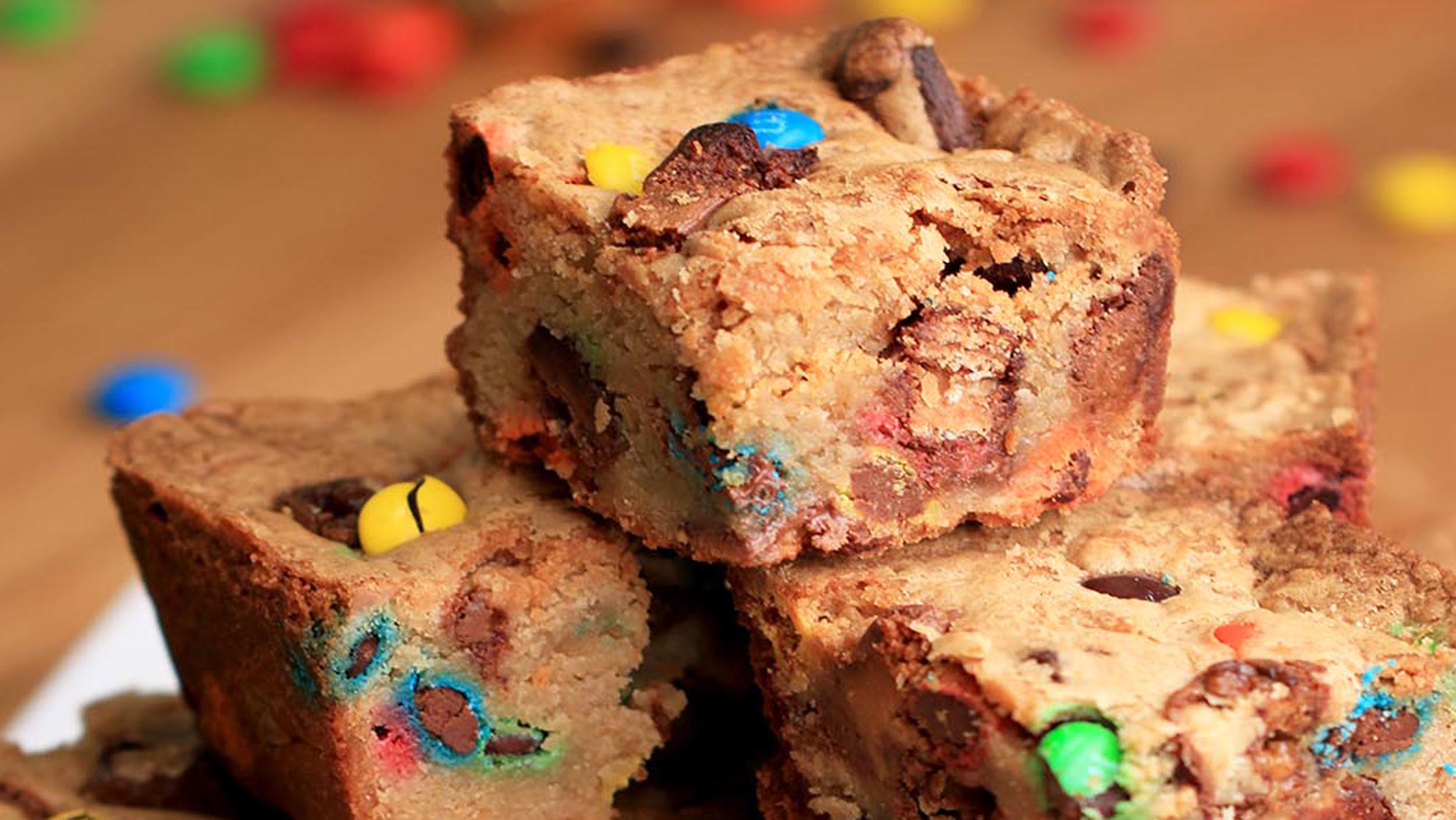 how to make delicious leftover candy cookie bars