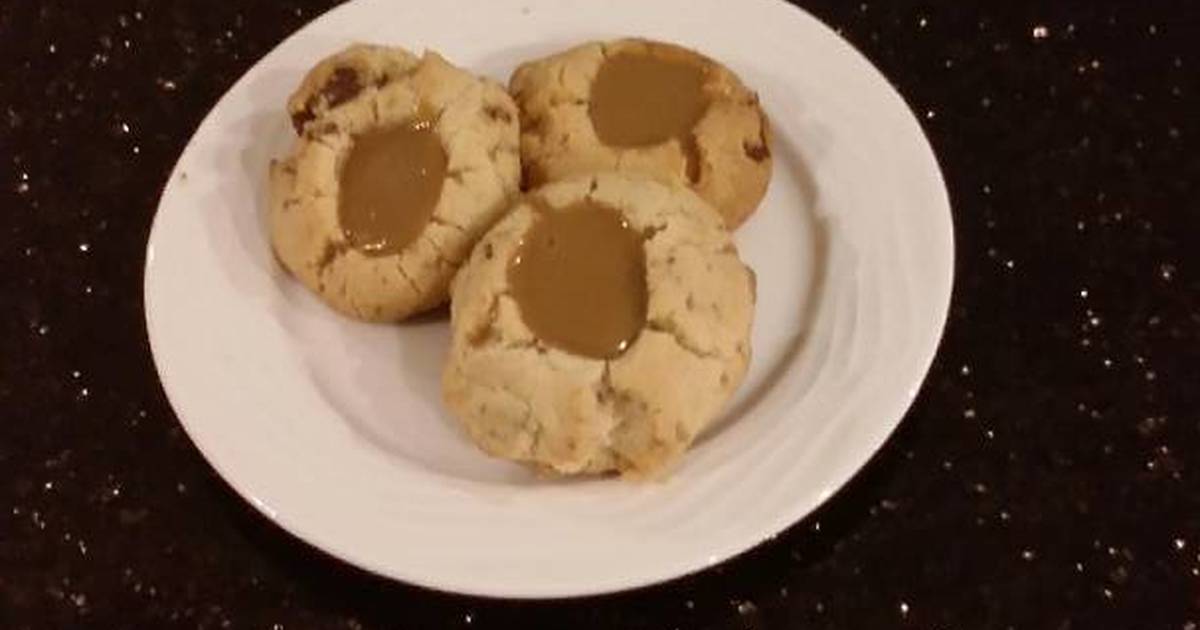 how to make tasty toffee shortbread cookies with a creamy coffee ganache center