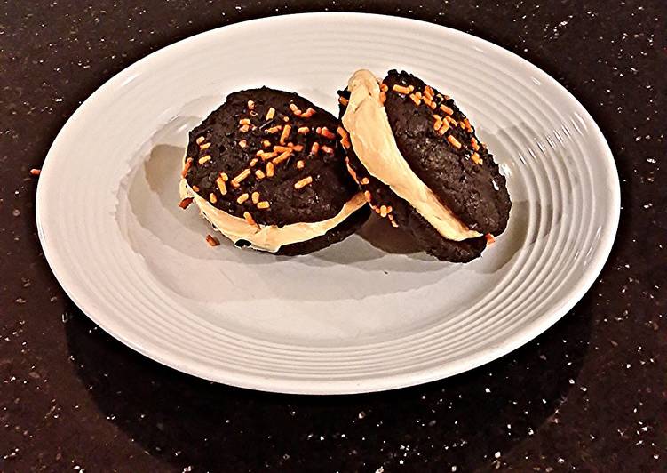 How to Prepare Appetizing "PUMPKIN WHOOPIE PIES" 78 how to prepare appetizing pumpkin whoopie pies