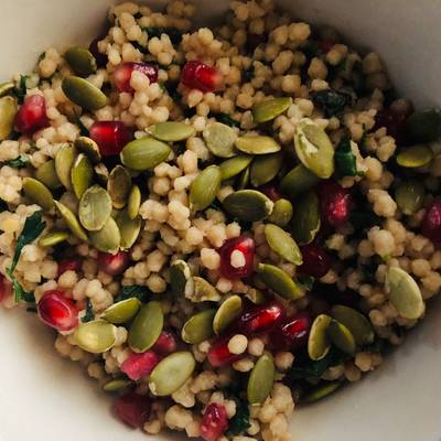 how to prepare perfect easy grains with mint parsley and pomegranate vegan