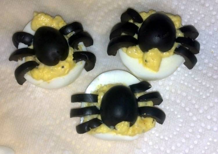 how to prepare yummy creepy crawly deviled eggs