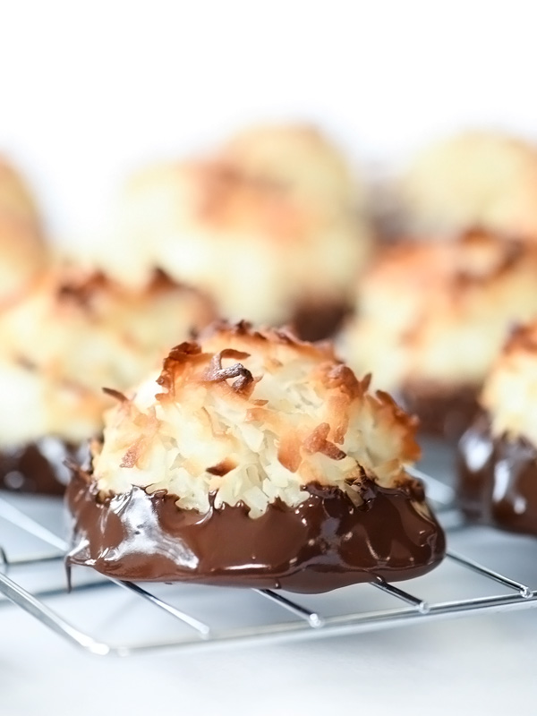 recipe delicious coconut macaroon cookies chocolate dipped