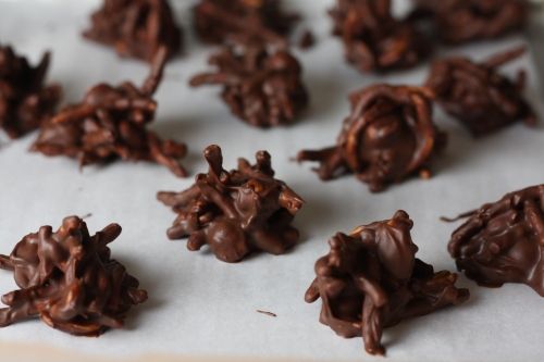 recipe tasty chocolate chinese noodle spider cookies