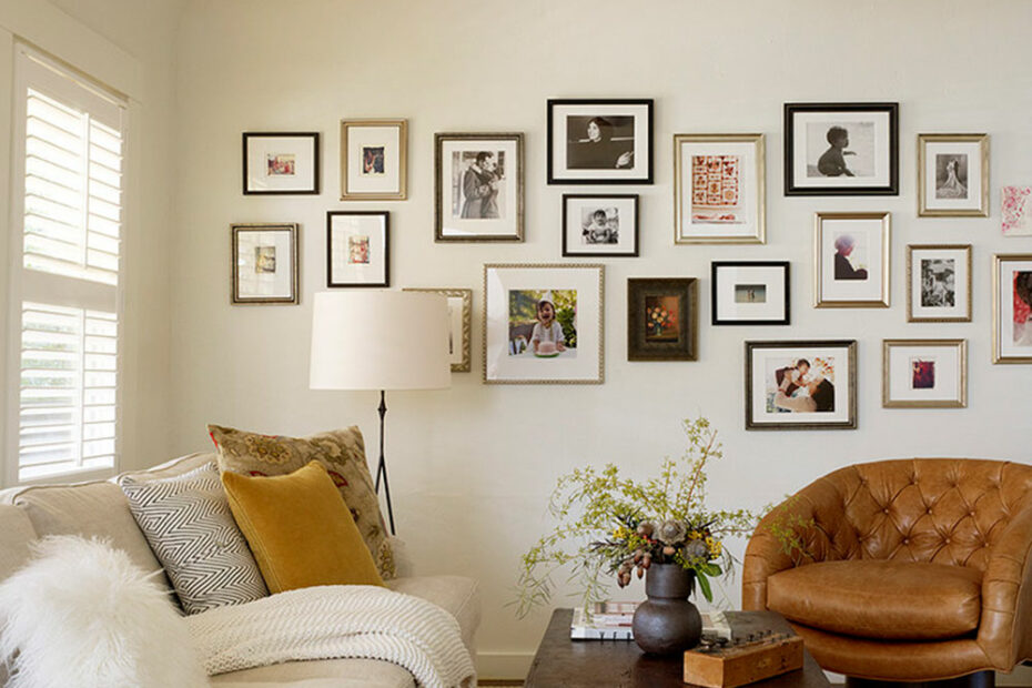 rustic modern living room wall decor ideas 33 best rustic living room wall decor ideas and designs for 2021 264 Rustic living room gallery wall